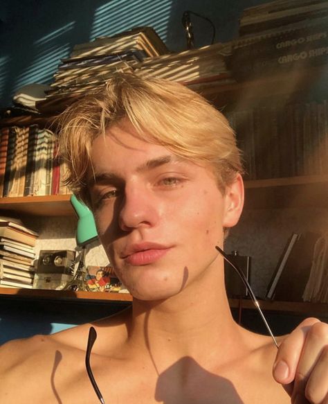 insta: greenybu Curled Pixie, Jason Grace, Cute Relationship Photos, Aesthetic Boys, Blonde Boys, Mens Haircuts Fade, Aesthetic People, Boy Poses, Short Bob Hairstyles