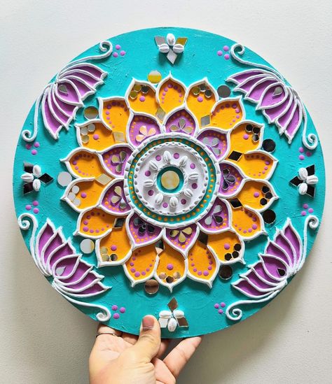 Mirror Rangoli, Botal Painting, Clay Mandala, Mirror Canvas Art, Mud Art, Painted Mirror Art, Wall Art Tutorial, Painted Mirror, Wall Art Diy Paint