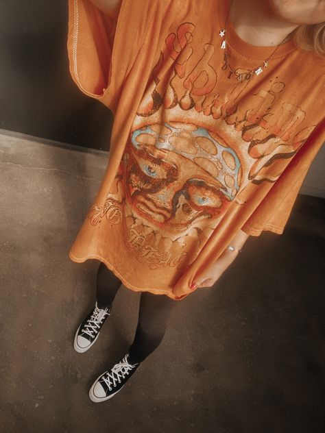 Ootd from urban, sublime shirt Estilo Hippy, Estilo Hippie, Sublime Shirt, Orange Shirt, Dream Wardrobe, T Shirt Dress, Urban Outfitters, Shirt Dress, Ootd