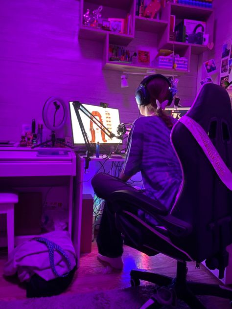 Playing The Sims Aesthetic, Playing Sims Aesthetic, Playing Videogame Aesthetic, Gamer Core, Tech Setup, Brasil Aesthetic, Play Sims, Video Gamer, Pc Setup