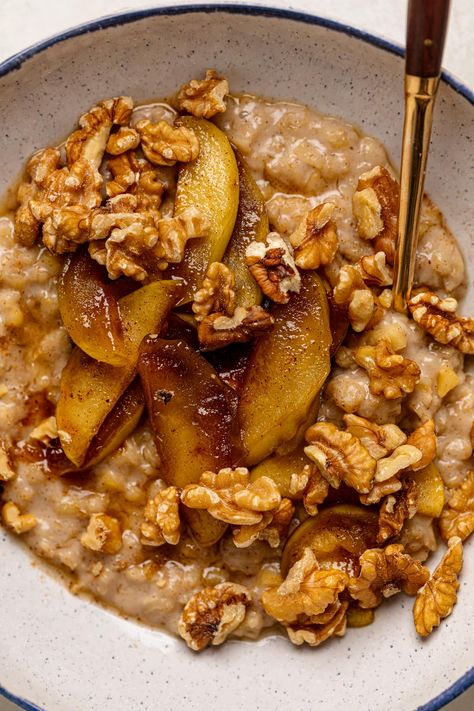 Apple Cinnamon Oatmeal Porridge Apple And Cinnamon Porridge, Apples And Cinnamon Oatmeal, Oatmeal Fall Recipes, Healthy Autumn Breakfast Recipes, Stewed Apple Oatmeal, Apple Porridge Recipes, Eat Beautiful Recipes, Autumn Harvest Recipes, Healthy Breakfast Porridge