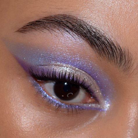 Lilac And Gold Eye Makeup, Butterfly Eye Shadow, Amethyst Makeup Looks, Blue White Eyeshadow, Fun Purple Eye Makeup, Festival Outfits Purple, Pink And Teal Eyeshadow, Light Purple Smokey Eye Makeup, Silver And Purple Eye Makeup