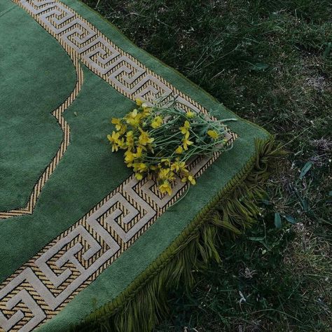 Aesthetic Status, Al Qur'an Aesthetic, Islamic Wallpaper Hd, Dark Green Aesthetic, Muslim Pictures, Islamic Art Pattern, Green Theme, K K, Islamic Wallpaper