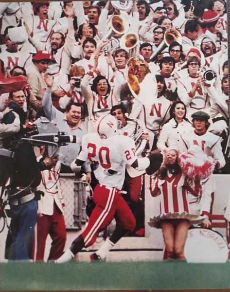 Nebraska Cornhuskers Football. Johnny Rodgers scoring on his iconic punt return in the Game of the Century vs Oklahoma. Vintage Nebraska Football, Nebraska Huskers Football, Huskers Football, Cornhuskers Football, Nebraska Cornhuskers Football, Husker Football, College Football Players, Nebraska Football, Art Examples