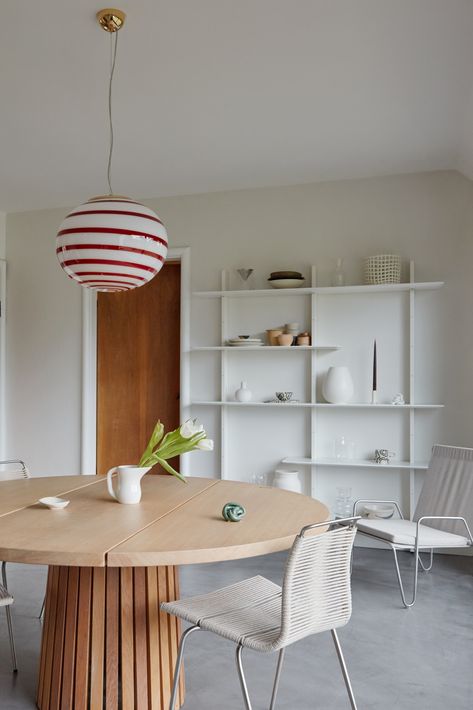 White bookshelf on a white wall? Of course! The Bridge shelf makes your wall pop out, without taking too much attention from the room. A neat and narrow bookshelf to display your most loved things. White Bookshelf, Narrow Bookshelf, Wall Pop, Tall Shelves, White Bookshelves, Interior Design Elements, Pop Out, White Wall, The Bridge