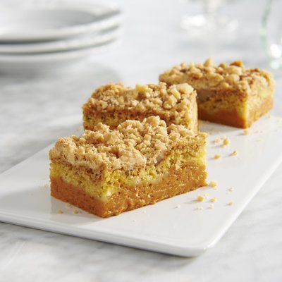 LIBBY’S® Easy Pumpkin Crumb Cake recipe combines pumpkin, cake mix and chopped nuts for a memorable dessert that is easy to prepare. To serve, cut into bars and top each serving with whipped topping, if desired. Libbys Pumpkin, Pumpkin Crumb Cake, Libbys Pumpkin Pie, Mini Pumpkin Muffins, Crumb Cake Recipe, Best Baking, Pumpkin Custard, Pumpkin Pudding, Mini Pumpkin Pies