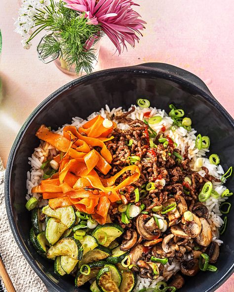 Super quick and easy Korean style beef bibimbap | More beef recipes on hellofresh.com Hello Fresh Korean Beef Bibimbap, Korean Beef Bibimbap, Beef Bibimbap, Korean Style Beef, Zucchini Mushrooms, Bibimbap Recipe, Burger Bites, Hello Fresh Recipes, Rice Bowls Recipes