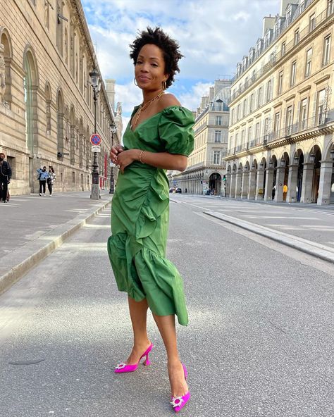 Yes, you're a "wow" kind of wedding guest and you deserve to see the 39 stunning dresses that are here. Green Summer Dress Outfit, Green Dress Outfit, Green Summer Dress, Green Sundress, Megan Dress, Funky Wedding, Green Summer Dresses, Padded Dress, Best Wedding Guest Dresses