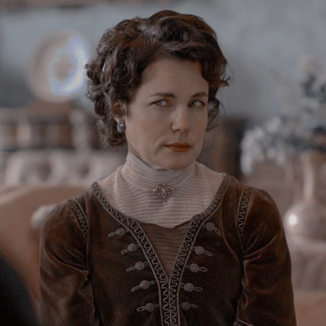 Photo of Elizabeth McGovern as Cora Crawley in Downton Abbey, season one, episode one. Cora Crawley, The Age Of Innocence, Half Blood, Downton Abbey, Series Movies, Jon Snow, Movie Tv, Tv Shows, Tv