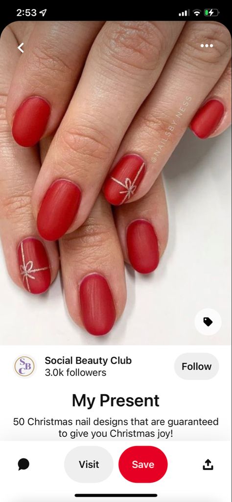 Christmas Nail Designs Round, Square Nails Holiday, Christmas Present Nails Design, Present Nail Designs, Christmas Present Nail Designs, Short Squoval Christmas Nails, Present Nails Christmas, Classy Christmas Nails Short Square, Christmas Nails Present