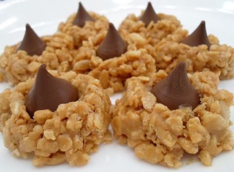 No-Bake Peanut Butter Rice Krispy Kiss Cookies Rice Krispie Cookies No Bake, No Bake Peanut Butter Kiss Cookies, Hershey Kisses Recipes, Holiday Rice, Hershey Kiss Cookies, Peanut Butter Kiss, Peanut Butter Kiss Cookies, Instant Pot Slow Cooker, Holiday Recipes Thanksgiving