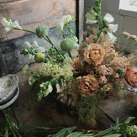 Earthy Bouquet, Flora Designs, My Own Space, Holiday Shoot, Dutch Masters, Ikebana Arrangements, Flora Design, Fall Florals, Barn Weddings