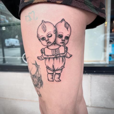 Two headed baby doll for Mercy 👶👶 This was of the biggest and most challenging projects I've taken on and I'm absolutely in love with how this tattoo came out!! Thank you to @mrmeche for giving me creative freedom with this piece :) #tattoo#tattooartist#tattooapprentice#apprenticetattoo#tattoodesign#tattoos#freshink#creepytattoo#babydoll#dolltattoo#blackandgreytattoo#stippletattoo#3rl#blackwork#linework#ink#tattoodesign#procreate#chicago#chicagotattooartist Doll Head Tattoo, Piece Tattoo, Head Tattoo, Two Heads, Creative Freedom, Head Tattoos, Doll Head, Blackwork, Baby Doll