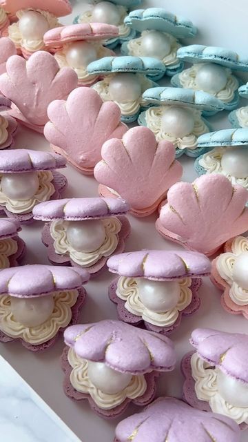 Shell Macarons, Custom Macarons, Unique Desserts, Pastry Art, French Macarons, Dessert Decoration, Island Vibes, Party Desserts, Clam Shell