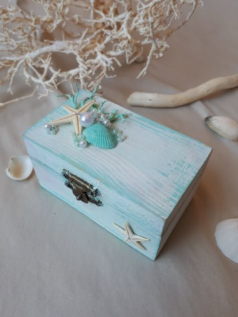 Ring Bearer Beach Wedding, Wooden Box Crafts, Engagement Ring Holder, Spring Party Decorations, Personalised Wedding Ring Boxes, Wedding Ring Bearer Boxes, Ring Box Engagement, Hand Painted Wooden Box, Engagement Ring Holders