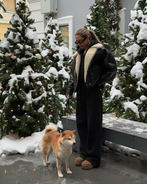 Dog Walking Outfit, Ski Fits, Walking Outfit, Apres Ski Outfits, Cold Weather Outfits Winter, Dog Walking Services, Winter Plants, Skiing Outfit, Winter Is Here