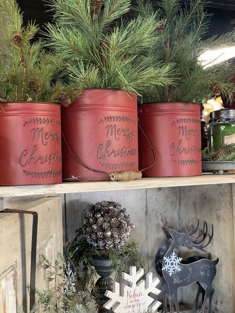 Diy Christmas Bucket, Christmas Bucket Decor, Sap Bucket Decor Christmas, Rustic Christmas Decor Diy, Cristmas Bucket, Tin Bucket Christmas Decor, Small Christmas Wood Bucket, Christmas Tree In Tin Bucket, Christmas Buckets