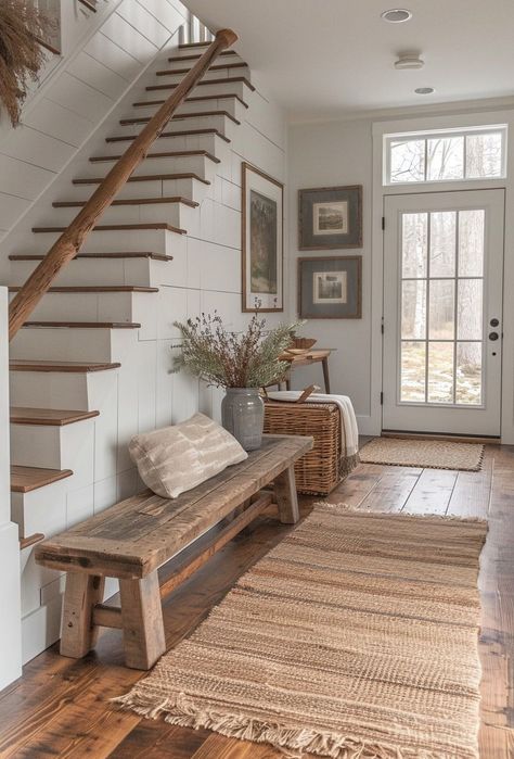 Casa Country, Stair Case, Casa Vintage, Ootd Inspo, Home Entrance Decor, Farmhouse Interior, Reno Ideas, Entrance Decor, Cool Ideas