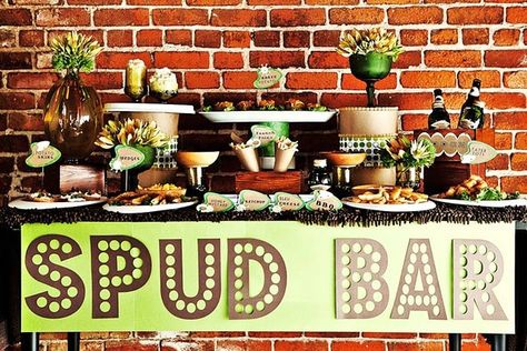 I love this idea.  Might work great this fall for a tailgate party.  Hmm...Can't wait! Spud Bar, Mashed Potato Bar, Wedding Food Bars, Baked Potato Bar, Wedding Food Stations, Potato Bar, Offbeat Wedding, Reception Food, Wedding Reception Food