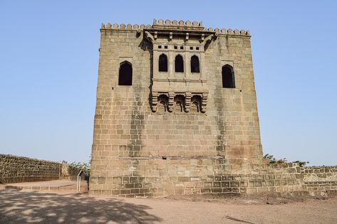 From Wikiwand: Shivneri Shivneri Fort Hd Images, Shivaji Maharaj Fort, Shivneri Fort, Maratha Empire, Chatrapati Shivaji Maharaj, Animal Pictures For Kids, Chatrapati Shivaji, Delhi Sultanate, Shivaji Maharaj Hd Wallpaper