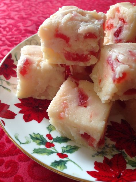 Opera Fudge Recipe, Opera Fudge, Cherry Fudge, Cherry Frosting, Creamy Fudge, Fudge Dessert, Homemade Fudge Recipes, Christmas Fudge, Homemade Fudge