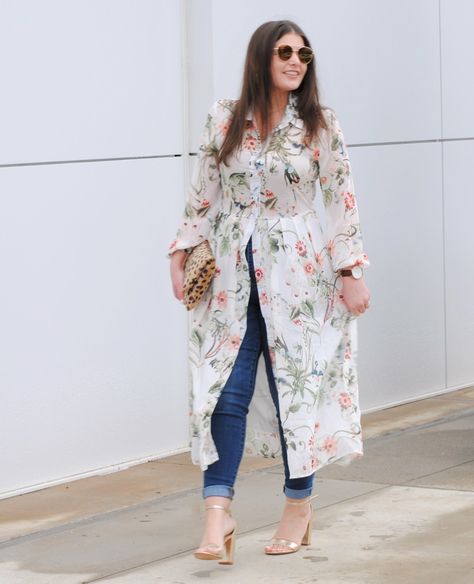 How to Style a Dress over Jeans Dress Over Jeans, Kurta Women, Open Dress, Atlanta Fashion, Top Fashion Bloggers, Long Dress Design, Dress Neck Designs, Kurta Designs Women, Designer Party Wear Dresses