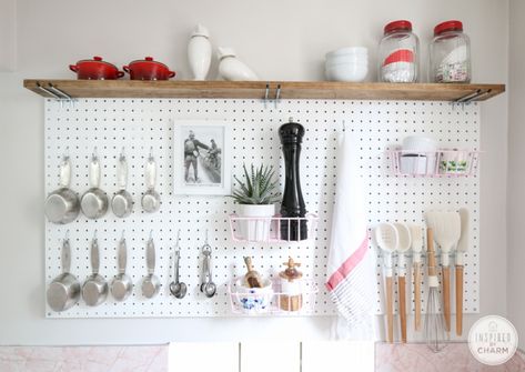 Hang Pegboard, Ikea Kitchen Organization, Pegboard Craft Room, Ikea Hack Storage, Pegboard Kitchen, Organiser Cucina, Ikea Spice Rack, Pegboard Storage, Hack Ikea