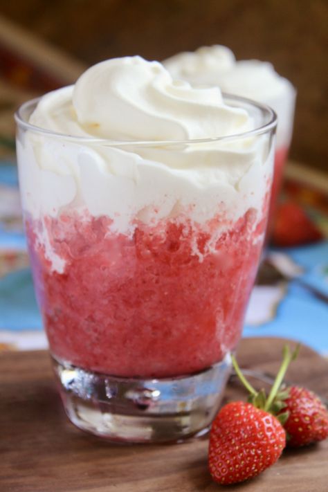 Easy Strawberry Desserts, Granitas, Granita Recipes, Strawberry Dessert Recipes, Bread And Butter Pudding, Italian Ice, Rhubarb Recipes, Strawberry Puree, Easy Strawberry