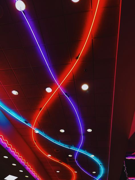 Neon Movie Theater, 90s Movie Theater, Retro Movie Theater Aesthetic, 80s Movie Theater, Radio Host Aesthetic, Bloxburg Cinema, Arcadecore Aesthetic, Retro Movie Theater, Halliwell Manor