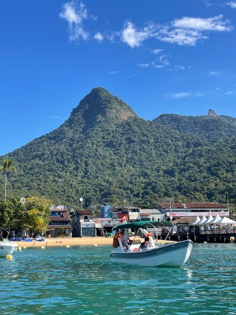 Angra , Ilha Grande , Abrao / Rj , Brasil . Ilha Grande Brazil, Single Inferno, Brazil Nature, Brazil Aesthetic, Gap Year Travel, Vision Board Goals, Brazil Travel, Island Girl, America Travel