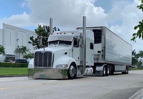 386 Peterbilt Custom, Custom Peterbilt, Peterbilt 386, Customised Trucks, Model Truck Kits, Medium Duty Trucks, Train Truck, Custom Big Rigs, Peterbilt 379