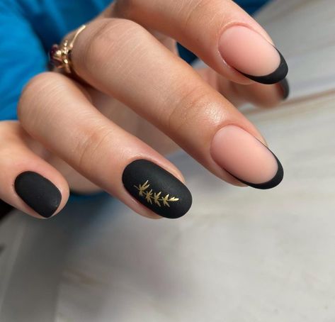 20 Fall Matte Nails Ideas 2024: Colors, Designs, and Short to Almond Shape Trends Short Matte Nails, Fall Matte Nails, Matte Nails Ideas, Short Nails Matte, Matte Black Nail Polish, 2024 Colors, Nude Polish, Nails Short Almond, Almond Acrylic