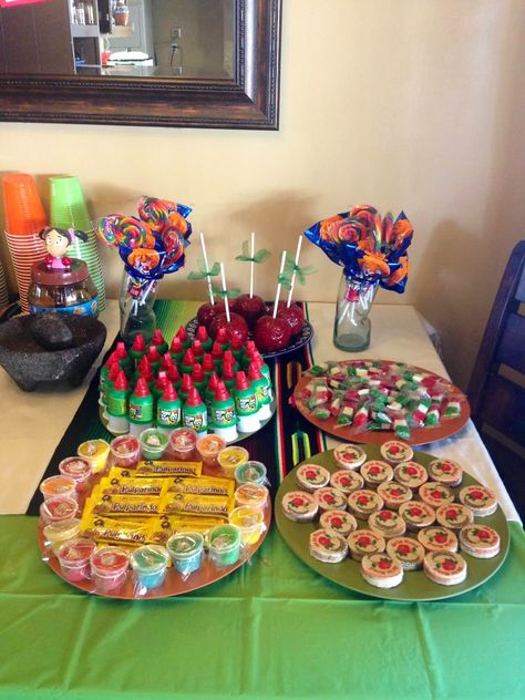 Chavo del 8 candy bar Mexican Graduation Party, Mexican Candy Bar, Mexican Dessert Table, Mexican Graduation, Mexican Theme Party Decorations, Mexican Baby Shower, Mexican Birthday Parties, Graduation Party Foods, Candy Bar Party