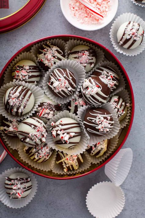 Peppermint Oreos, Easy Dessert Recipes Christmas, Oreo Cookie Balls, Candy Wafers, Gray Counter, Christmas Desserts Easy, Oreo Balls, Cookie Tin, Oreo Brownies