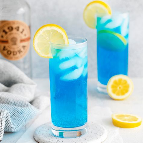 Fruity Cocktail Recipes, Best Non Alcoholic Drinks, Summer Drink Cocktails, Summer Drinks Alcohol, Alcholic Drinks, Keto Cocktails, Wedding Morning, Easy Drink Recipes, Fruity Cocktails