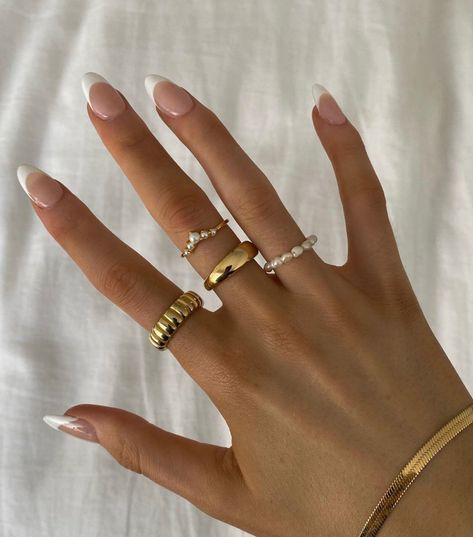 Clean Girl Rings Aesthetic, Noelle Core, Minimal Nail, Champagne Nails, Dark Purple Nails, Plum Nails, Nail Goals, Wine Nails, Milky Nails