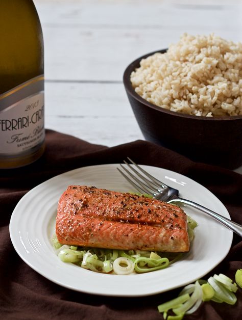 Salmon and leeks - a fast, easy healthy dinner! | FamilyFoodontheTable.com Salmon And Leeks Recipe, Fast Easy Healthy Dinner, Salmon Leeks Recipe, Salmon Cauliflower, Leeks Recipe, Leek Recipes, Easy Healthy Dinner, Easy Salmon, Wild Salmon