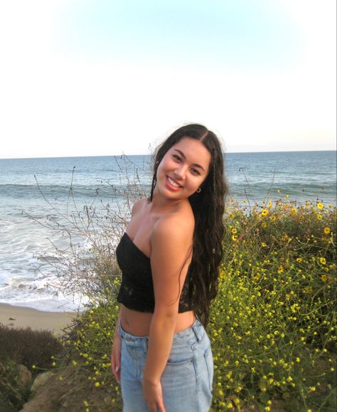 pic inspo, summer inspo, hairstyle, dark hair, long hair, wavy hair, braided hair, beach waves, beach aesthetic, beach, outfit inspo, blue jeans, lace tube top, malibu, california, waves, ocean, sand, nature, aesthetic, girl, teen, summer, tan, sun, glowing, golden hour, digital camera, film, canon camera Hairstyle Dark Hair, Waves Beach Aesthetic, Top Photoshoot, Long Hair Wavy, Hair Beach Waves, Lace Tube Top, Teen Summer, Beach Aesthetic, Beach Waves