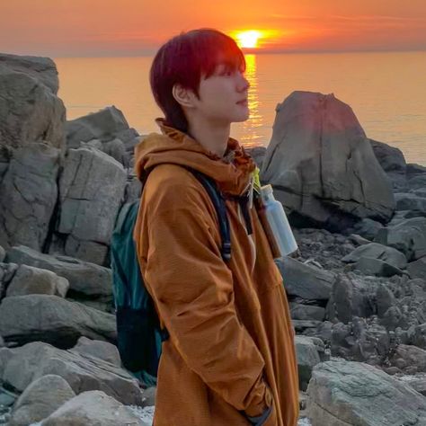 Enhypen icon Jungwon Sunset, Enhypen Sunset, Sunset Icon, Enhypen Update, Jungwon Icon, Bright Pictures, Yang Jungwon, Clean Skin, Shout Out