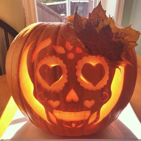 Sugar Skull Pumpkin Carving, Skull Pumpkin Carving, Sugar Skull Pumpkin, Sugar Skull Painting, Creative Pumpkin Painting, Deco Halloween, Halloween Pumpkin Carving Stencils, Carving Stencils, Pumpkin Wall