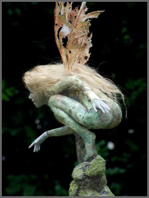 dolls by chopoli | Tatjan Raum's wonderful kelasseite | dolls Trickster Fairy, Living In The Woods, Fairy Sculpture, Pixie Fairy, Fairy Art Dolls, Pixies Fairies, Fairy Dragon, Fairies Elves, Fairy Figurines