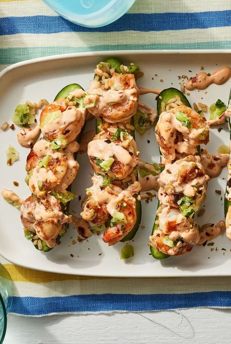 These cucumber shrimp boats are stuffed with brown rice and topped with shrimp and a spicy mayo drizzle for a dish that's full of flavor and texture. #dinner#dinnerideas#supperideas#dinnerrecipes#healthydinnerideas#healthydinnerrecipes#healthyrecipes Cucumber Rice Shrimp Boats, Cucumber Shrimp Boats, Shrimp Cucumber Boats, Side Dishes For Lunch, Cucumber Shrimp, Cucumber Boats, Cucumber Sandwiches Recipes, Recipes Sushi, Veggie Sandwiches