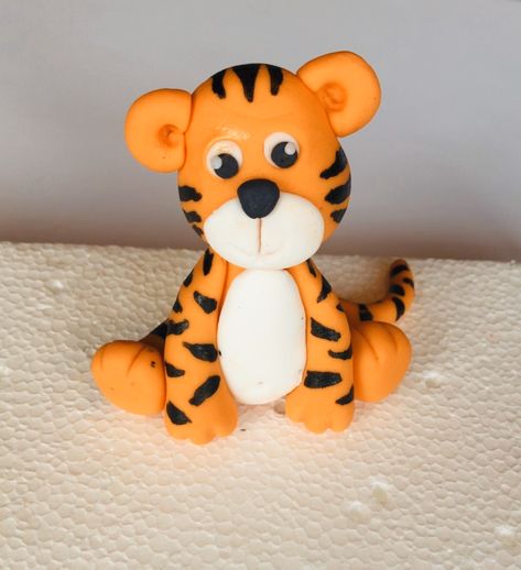 Fondant tiger Tiger Fondant Topper, Tiger Fondant, Tiger Cake Topper, Tiger Cake, Dance Cakes, Jungle Thema, Tiger Birthday, Mini Torte, Safari Cakes