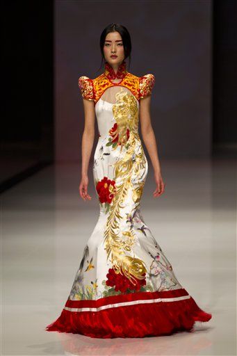 Ne-Tiger Couture Spring Summer 2014 ♔ China Fashion Week. ~ FREAKIN' AMAZING & BEYOND EXQUISITE... ❗❤❗♥❗❗♥❗❤❗➕❗❗❗➕❗ Chinese Runway Fashion, Crab Fashion, Exotic Dramatic, Chilli Crab, Chili Crab, China Fashion Week, Unusual Dresses, Clothes Art, Fashion Basics