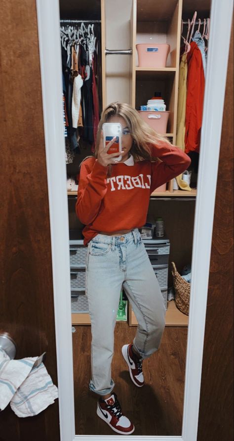 College Campus Tour Outfit, Liberty University Outfits, Liberty University Aesthetic, Aesthetic University, College Decision, University Outfits, Uni Fashion, Jesus Sandals, University Aesthetic