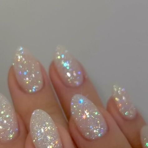 Clear Glittery Nails, Homecoming Nail Ideas Short, Sparkling Nails Glitter, Hoco Nails Short, Glitter Bridal Makeup, Sparkly Dip Nails, Glitter White Nails, Cute Glitter Nails, Nail Inspo Glitter