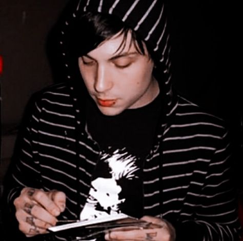 Frank Iero Pfp, Frank Lero, Punk Rock Princess, Z Photo, Ryan Ross, I Love Mcr, Frank Iero, Gerard Way, My Chemical