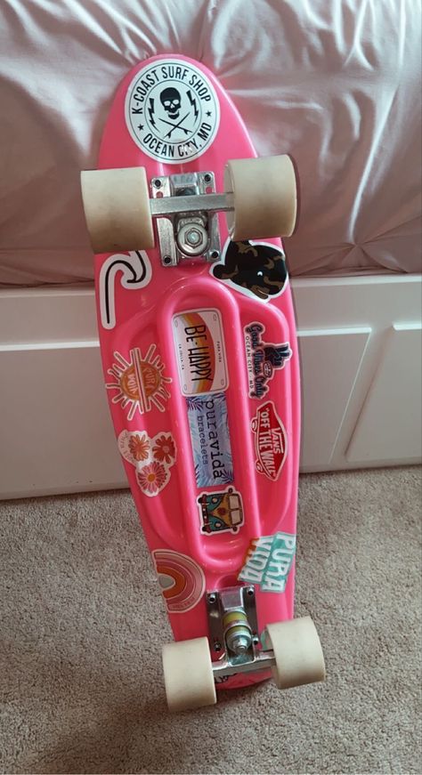 Aesthetic Penny Board, Preppy Penny Board, Cool Griptape Designs, Pennyboard Aesthetic, Vsco Skateboard, Penny Board Aesthetic, Preppy Skateboard, Girly Skateboard, Hoverboard Diy