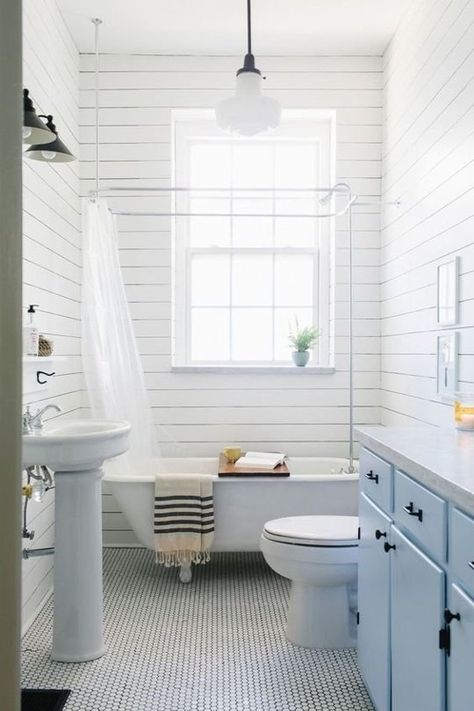 Shiplap is the building material everyone's talking about, thanks to Chip and Joanna Gaines of HGTV's Fixer Upper, who use it on pratically everything. But what, exactly, is shiplap? Shiplap Wall Diy, Shiplap Bathroom, Diy Shiplap, Bathroom Update, Studio Mcgee, Modern Country, Ship Lap Walls, Beautiful Bathrooms, White Bathroom