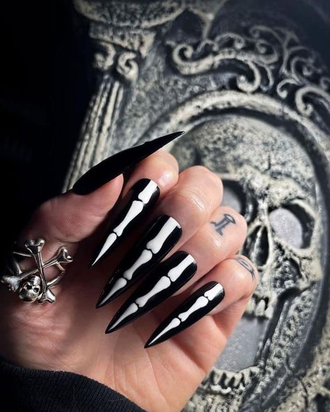 Ongles Goth, Nightmare Before Christmas Nails, Horror Nails, Holloween Nails, Skull Nails, Witchy Nails, Halloween Acrylic Nails, Gothic Nails, Goth Nails